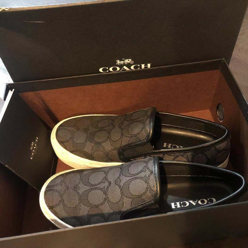 Almost New! Coach Icon Flat US5